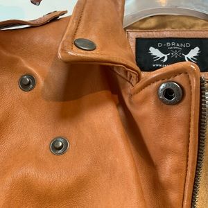 Caramel fitted 100% leather jacket
